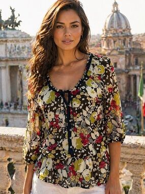 🌸 Hollister Women’s Pretty Floral Button-Down Blouse – Size S  🌸